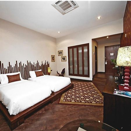 Hotel Indulgence Living Ipoh Esterno foto