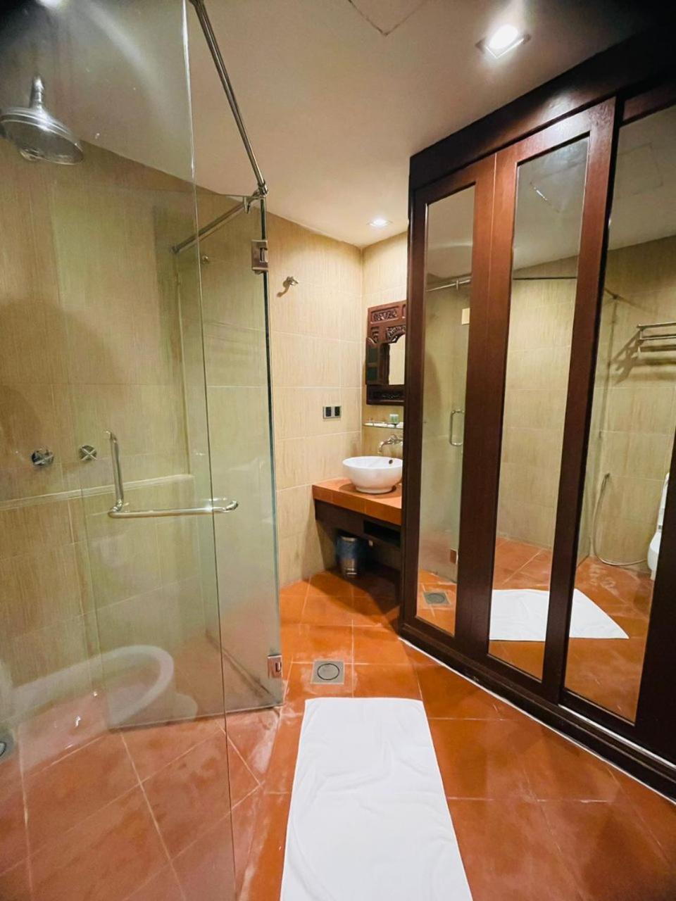 Hotel Indulgence Living Ipoh Esterno foto